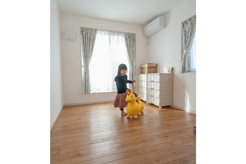 将来子ども部屋になる空間。 2階の床材は無垢のヨーロピアンバーチをセレクト。<br />
