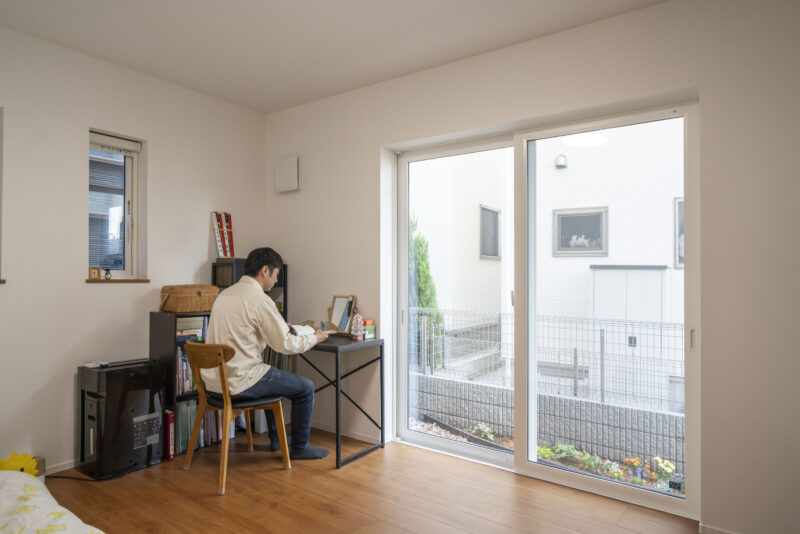 高い断熱性能のおかげで、賃貸時代よりも光熱費が3割ほど安くなったというＯ家。引き渡しは3月で取材時は11月。「初めてこの家で迎える冬が楽しみです！」とご主人もうれしそう。