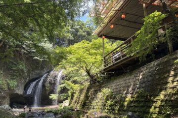 そうめんと滝とマイナスイオン