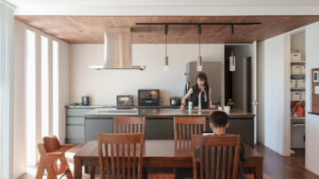 玄関から2WAY動線。奥行きのある平屋