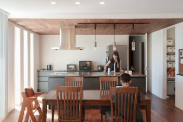 玄関から2WAY動線。奥行きのある平屋