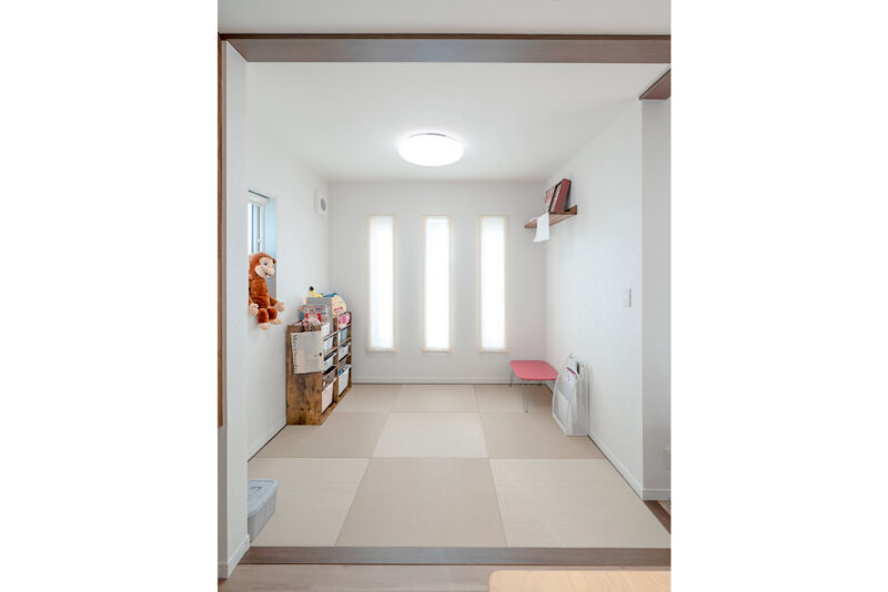 畳コーナーはプレイルームにも、客間にも使える便利な空間に。