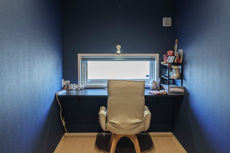 書斎コーナー。奥さまが自宅でちょっとした作業をする時に活躍しているそう。