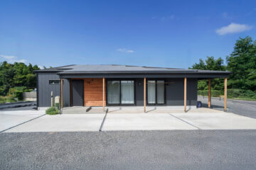 大きな屋根の下に広がるシンプル動線の住まい