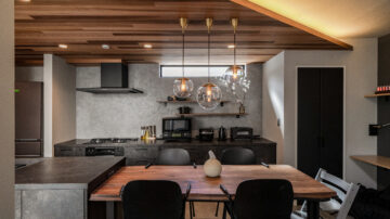 外からは想像できない開放感のあるプライベートを守る家